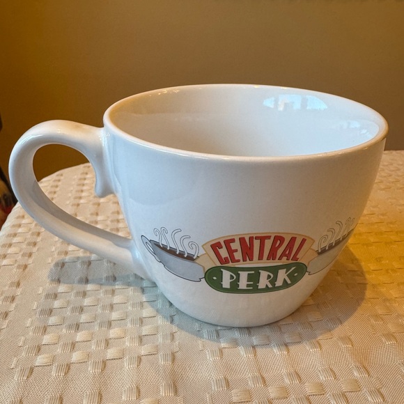 FRIENDS - Central Perk Mug - Picture 2 of 4